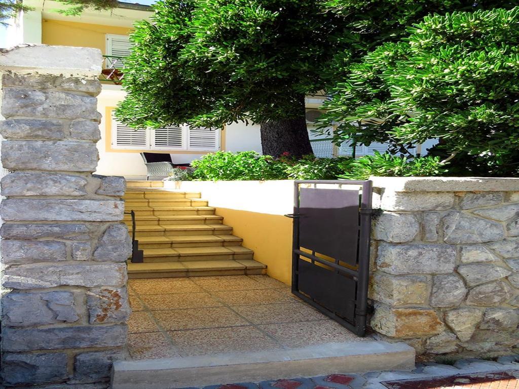Apartments Tomasic Baska  Bagian luar foto