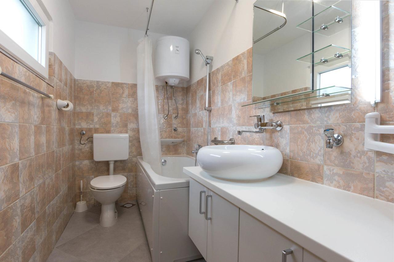 Apartments Tomasic Baska  Bagian luar foto