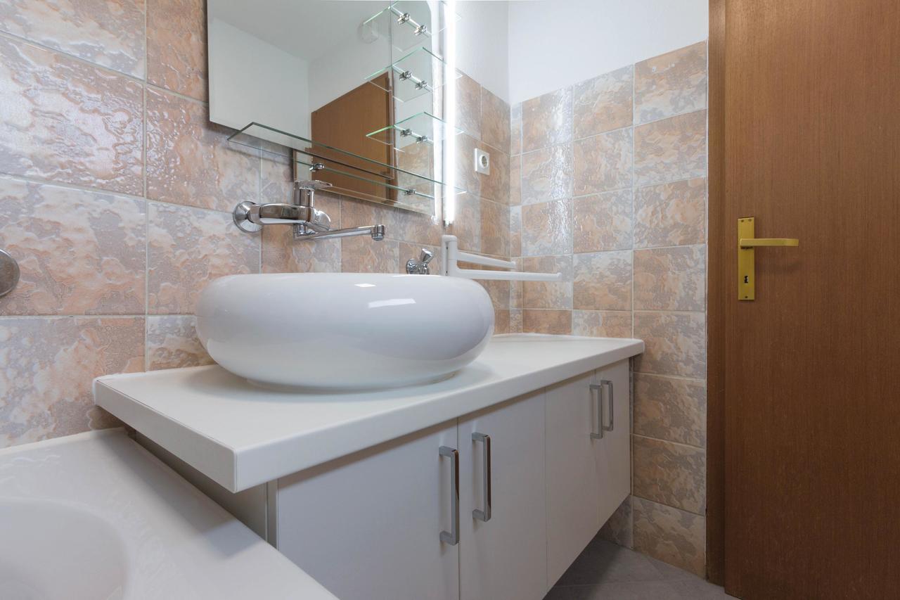 Apartments Tomasic Baska  Bagian luar foto