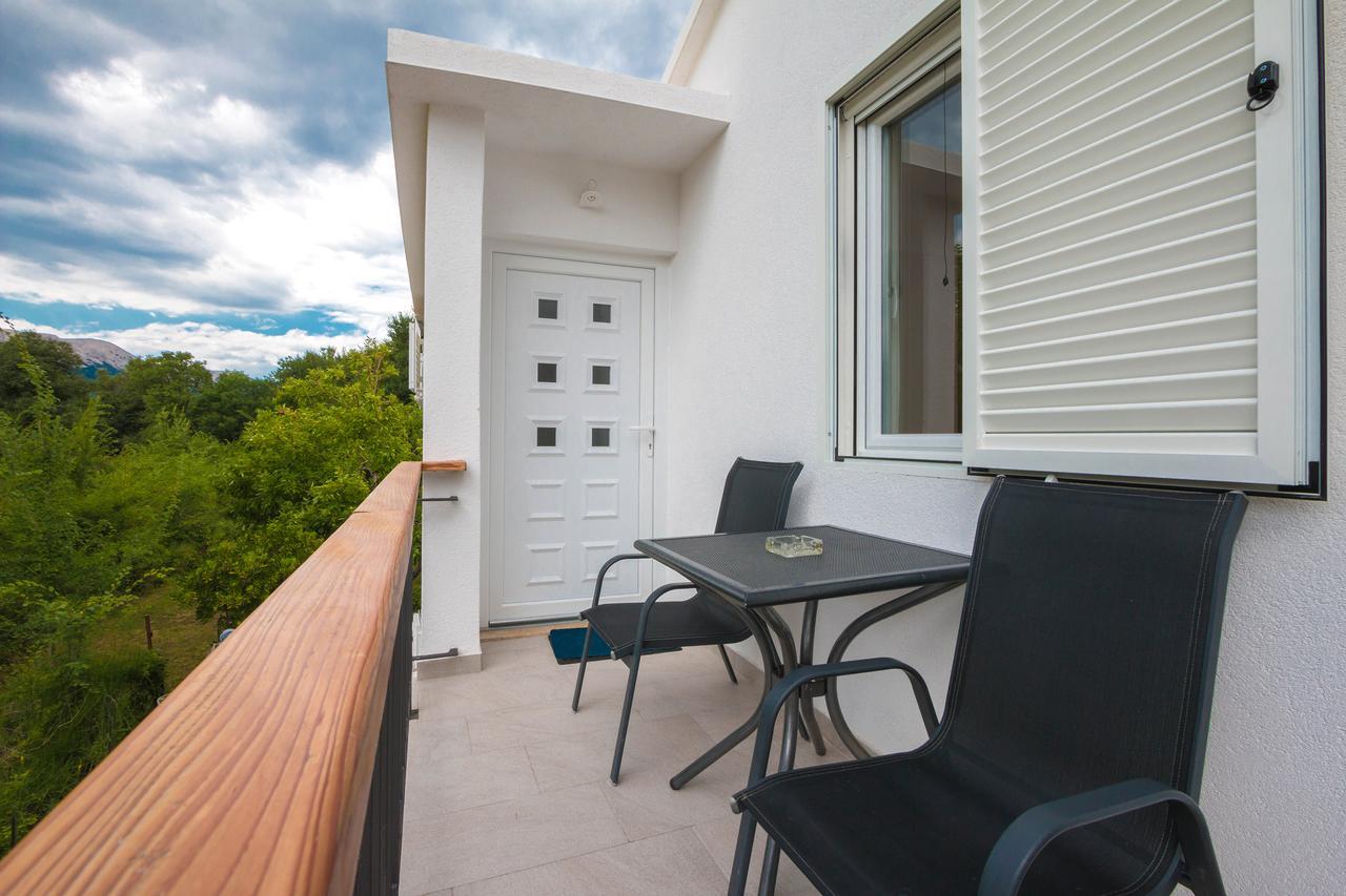 Apartments Tomasic Baska  Bagian luar foto